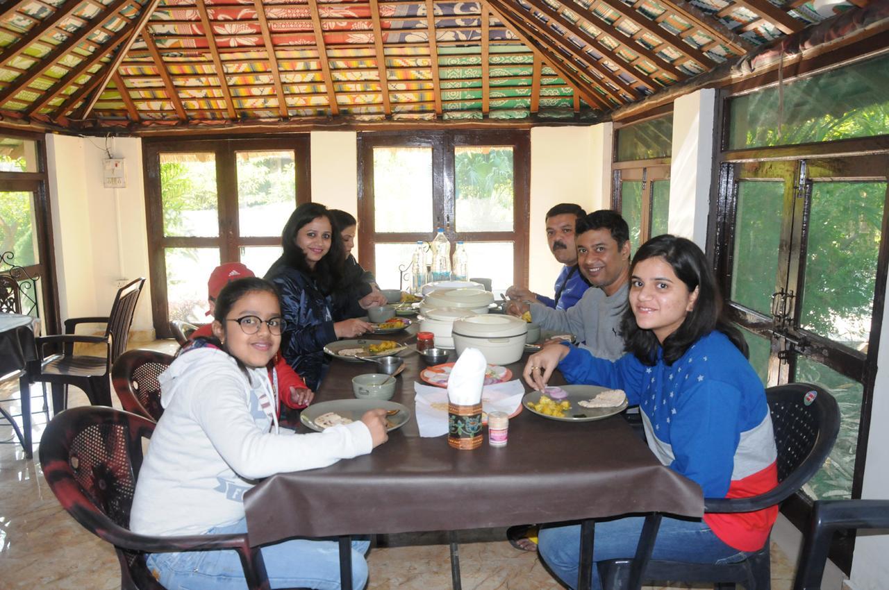 V Resorts Dudhwa Wilderness Camp Lakhimpur Exteriör bild